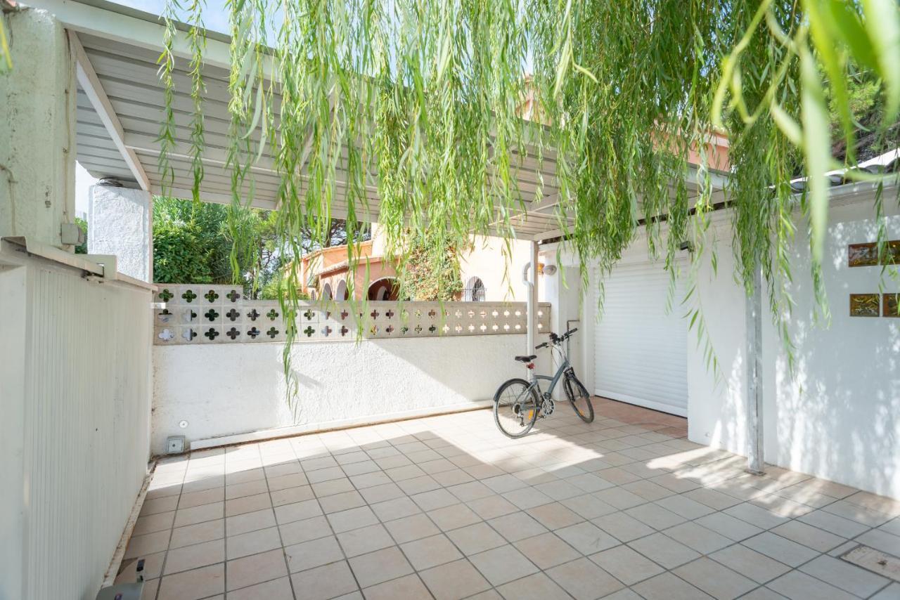 Villa Requesens On Canal 艾姆布里亚布拉瓦 外观 照片