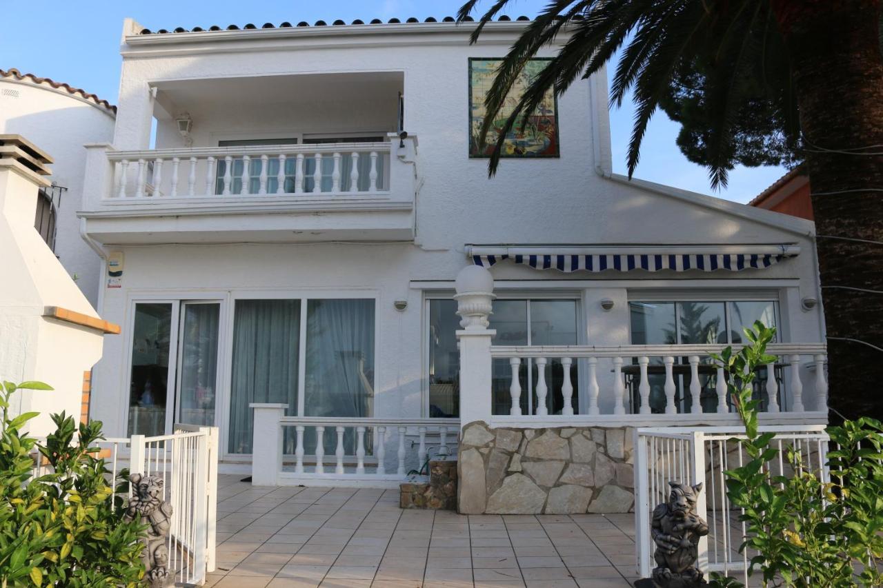 Villa Requesens On Canal 艾姆布里亚布拉瓦 外观 照片