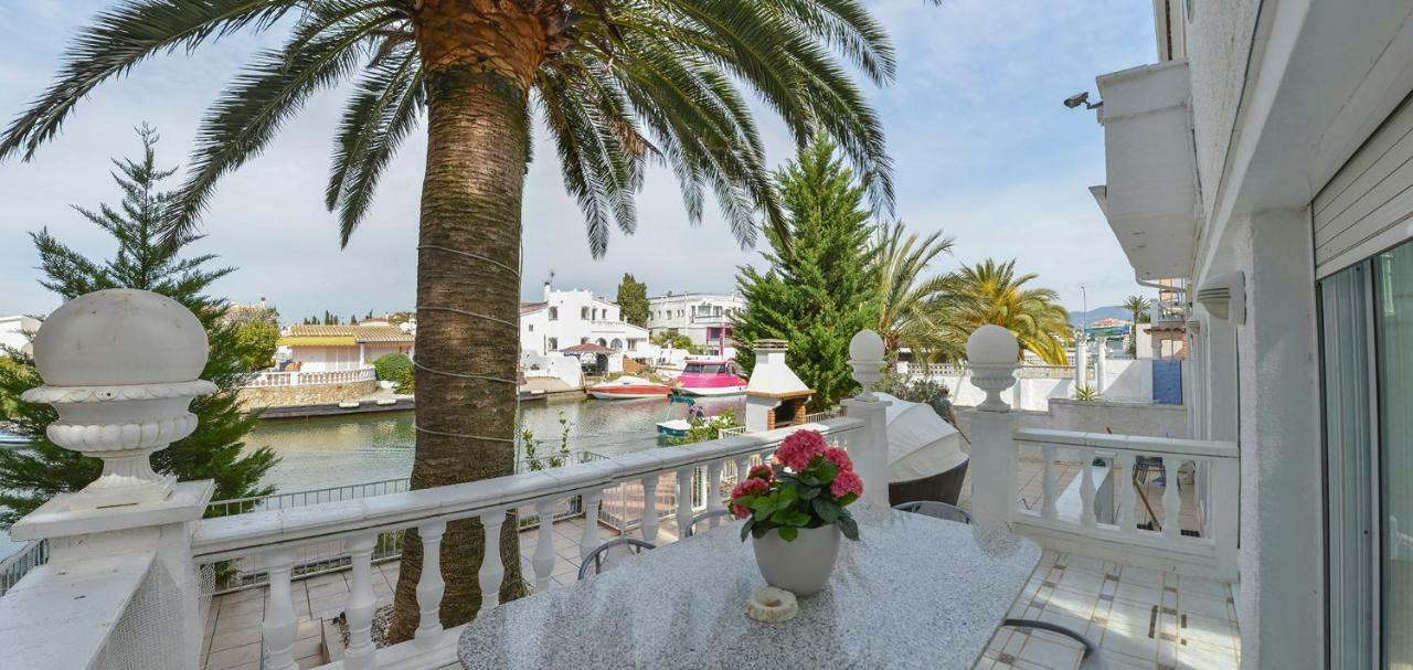 Villa Requesens On Canal 艾姆布里亚布拉瓦 外观 照片