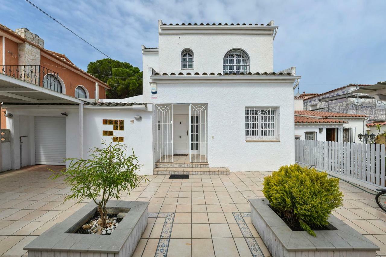 Villa Requesens On Canal 艾姆布里亚布拉瓦 外观 照片