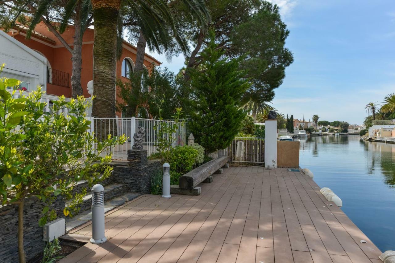 Villa Requesens On Canal 艾姆布里亚布拉瓦 外观 照片